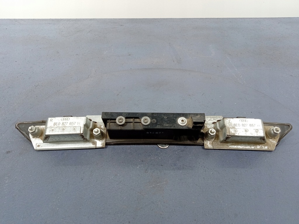 фото №4, Audi q7 i 4l микровыключатель ручка крышки задняя