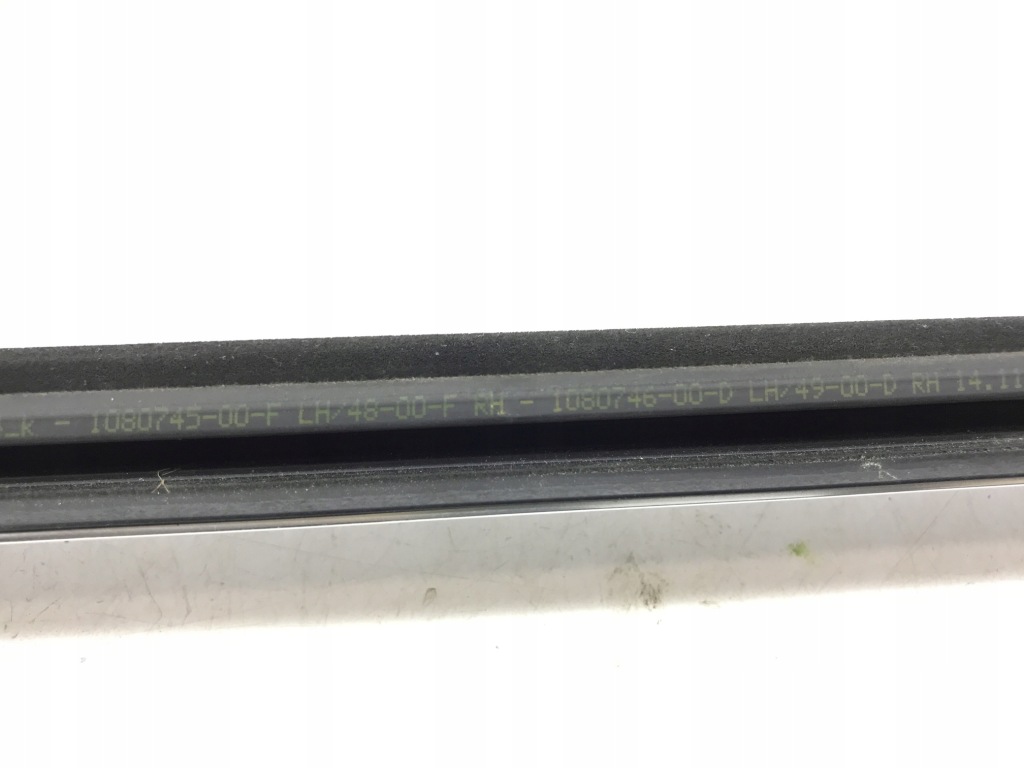 Молдинг хром на дверь tesla model 3 1080745-00-f Оригинал