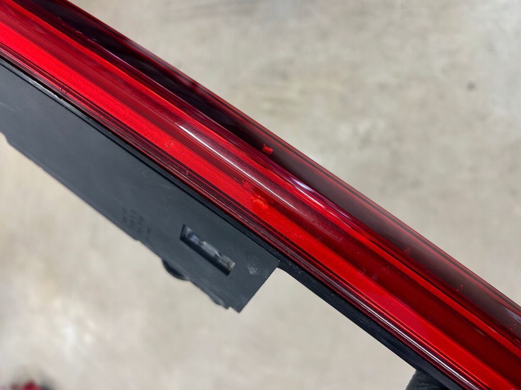 фото №9, Audi q8 2019 лампа led накладка крышки задняя 4m8945095c