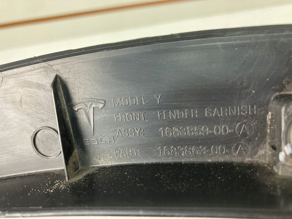 фото №10, Tesla y молдинг крила передня ліва 1683859