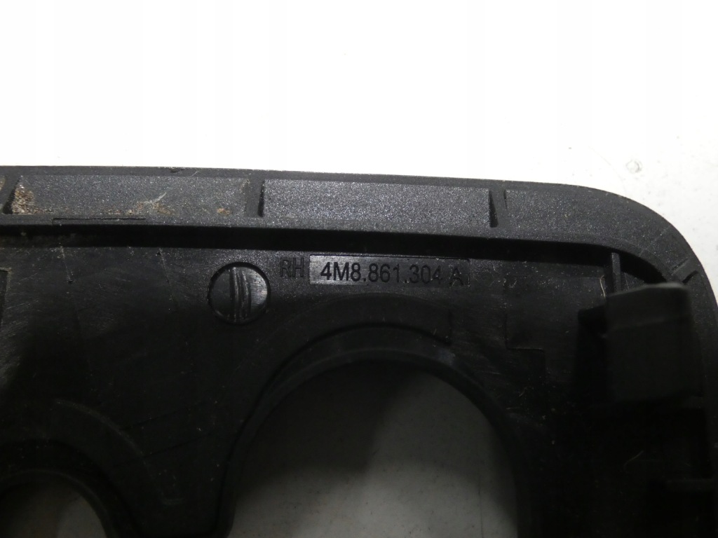 фото №5, Рамка, заглушка кровельная, защита, кронштейн шторка audi q-8 правая 726.