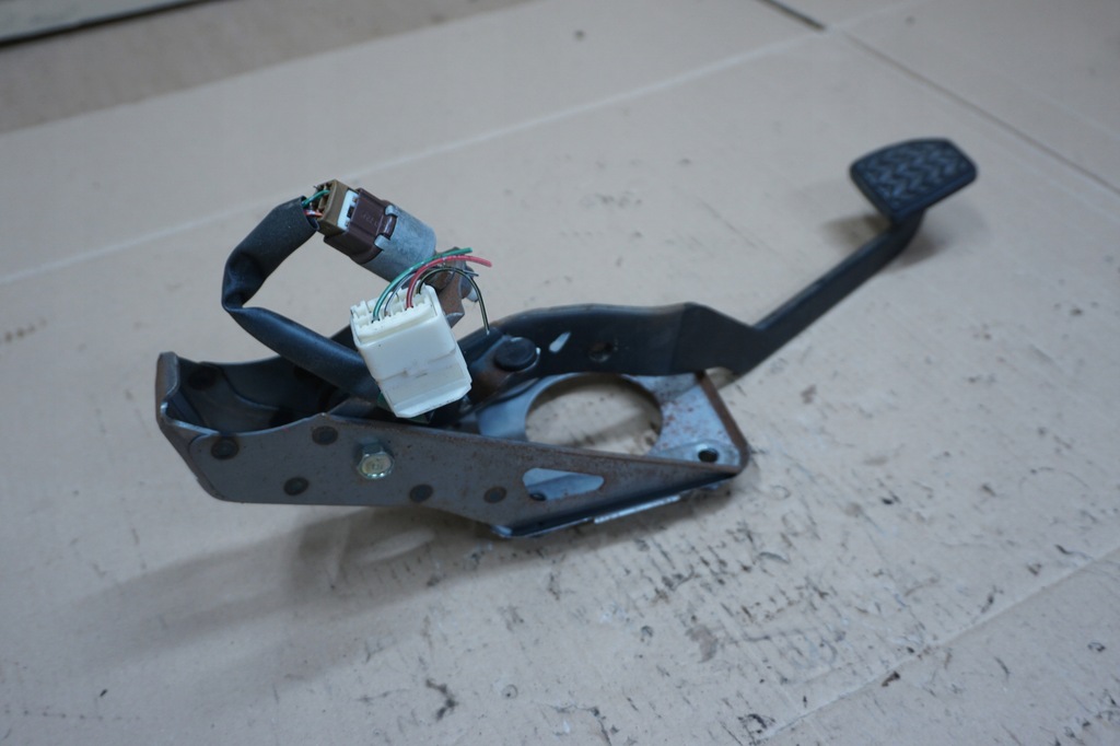 фото №6, Toyota rav4 педаль гальма 2,0 vvti 00-05r eu
