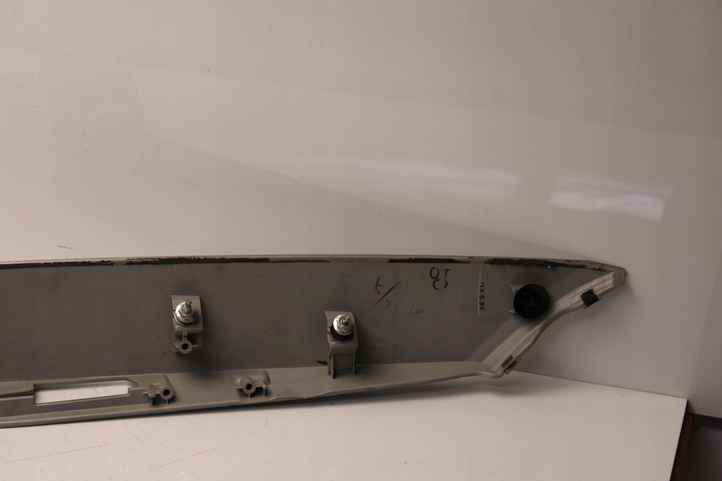 фото №8, Mazda mazda 5 cw iii 10r- накладка молдинг кришки багажника задня задня