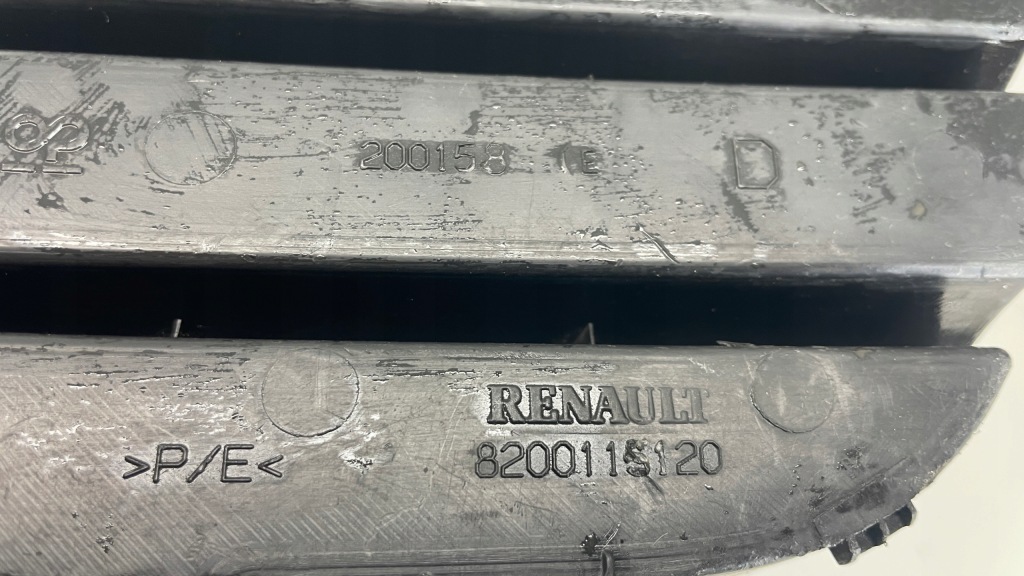 Решётка бампера правый  перед renault megane 2 02- Доставка
