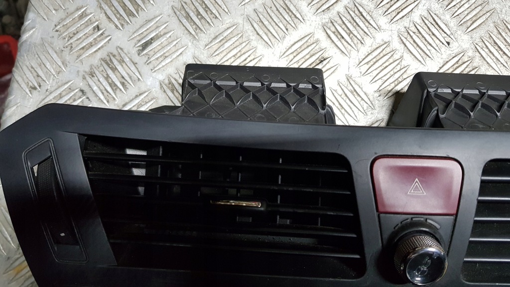 фото №10, Citroen c4 i picasso решётка средняя бардачок 96541120zd