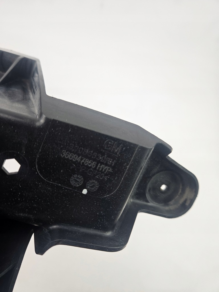 Opel insignia b 2017 - напрямна кронштейн бампера задній правий 366947856 Оригінал