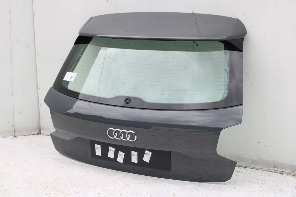 Audi q2 задня бампер + кришка багажника багажника + лампи лампа задній колір: g3g3 lx7m Недорого