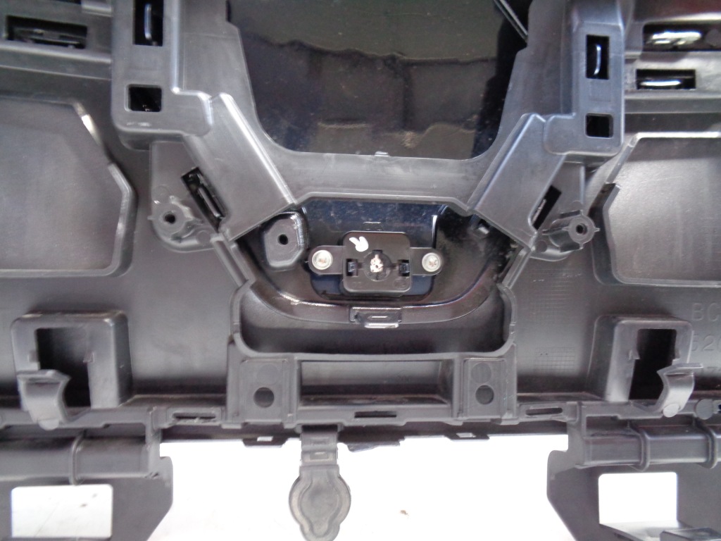 Купить Решётка  решётка радиатора renault megane v e-tech 23- под камера