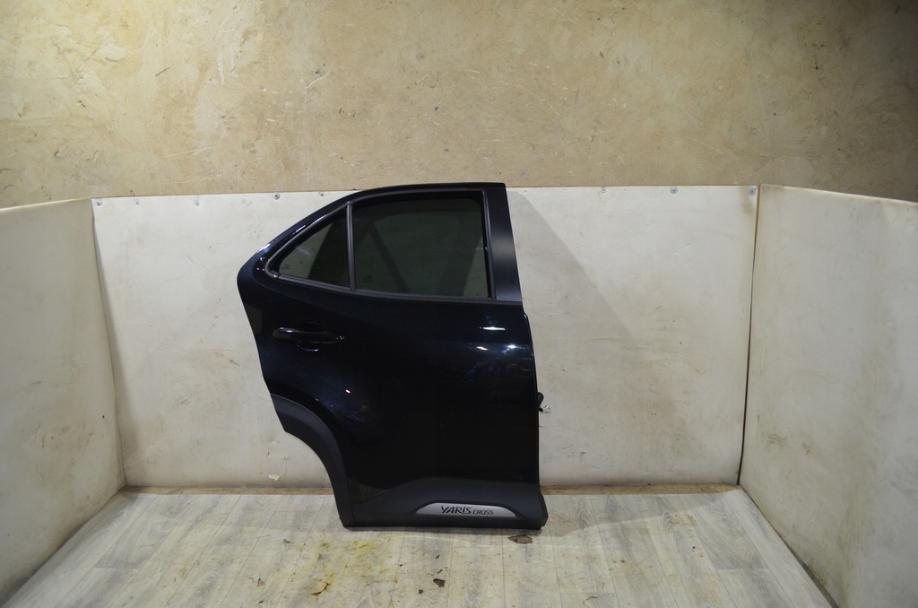 фото №1, Toyota yaris cross дверь правый задняя 209 полный