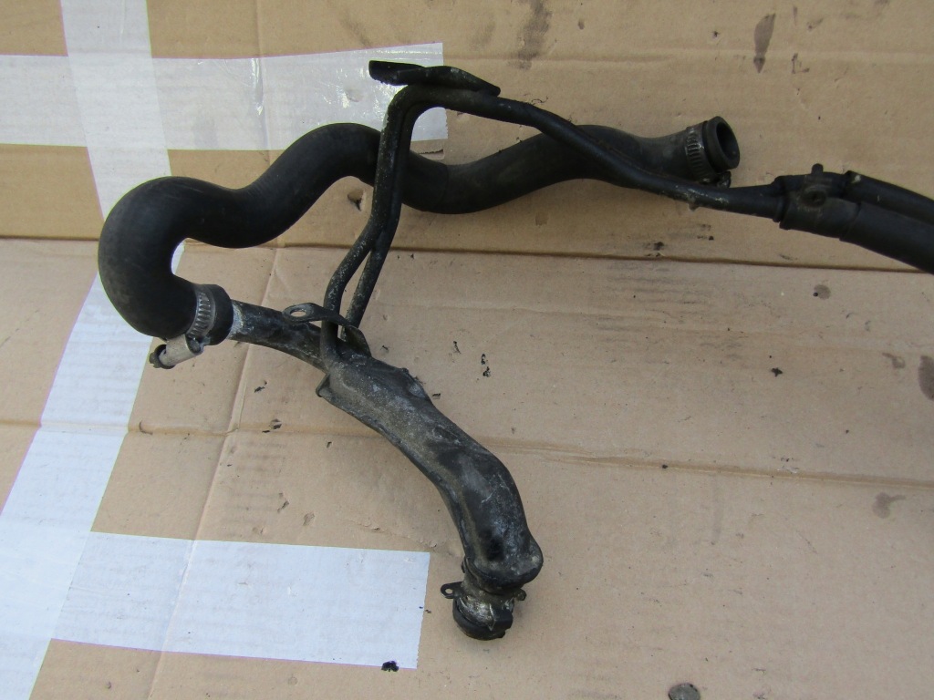 33 mercedes w124 2.5td 2.5d трубка патрубок шланг води Оригінал