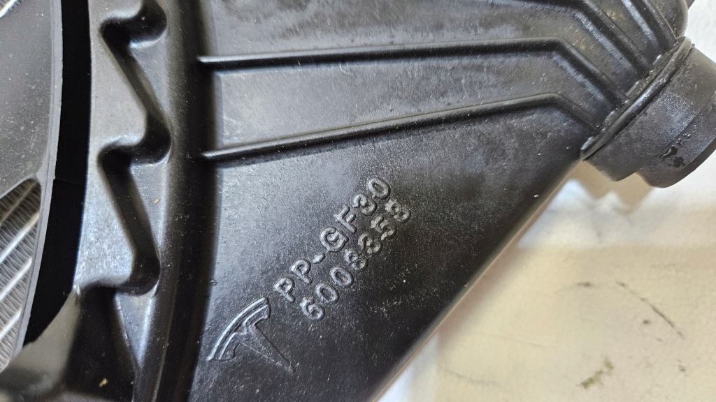 Радіатор кондиціонера вентилятор tesla model s рестайлінг  6008357-00-f Доставка