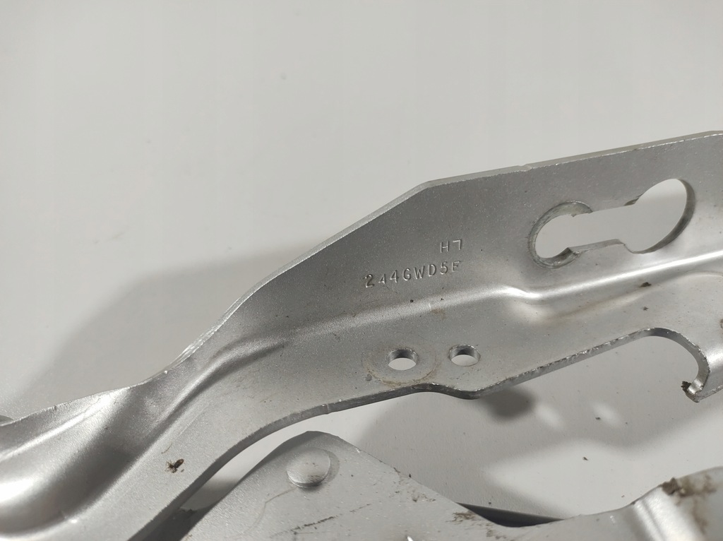 фото №4, Volvo v70 15r- петля капот левый