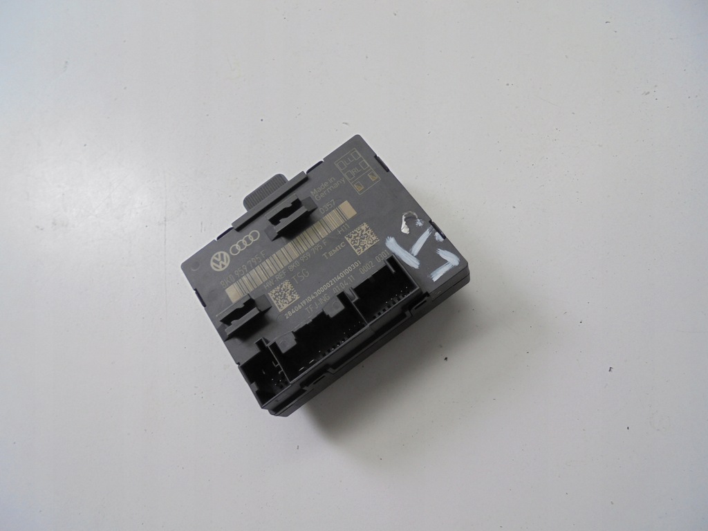 фото №1, Audi q5 sq5 2010 задняя сторона левая блок управления / модуль дверь