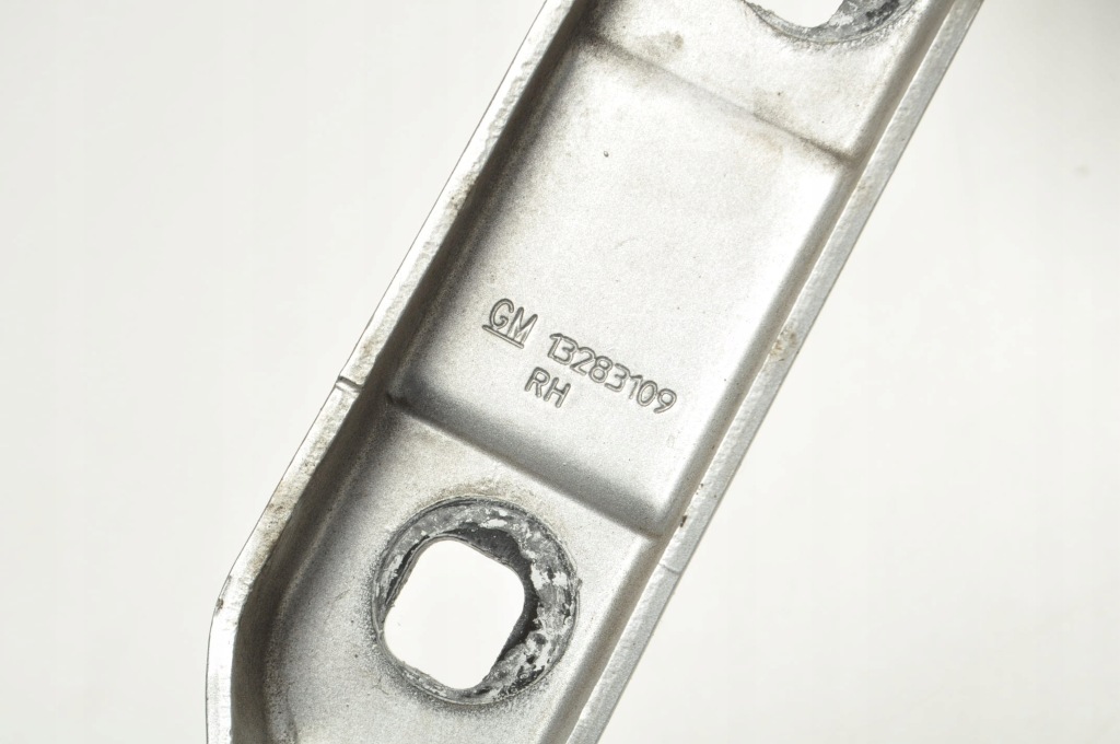 фото №8, Opel zafira c iii петля капот 13283108 13283109