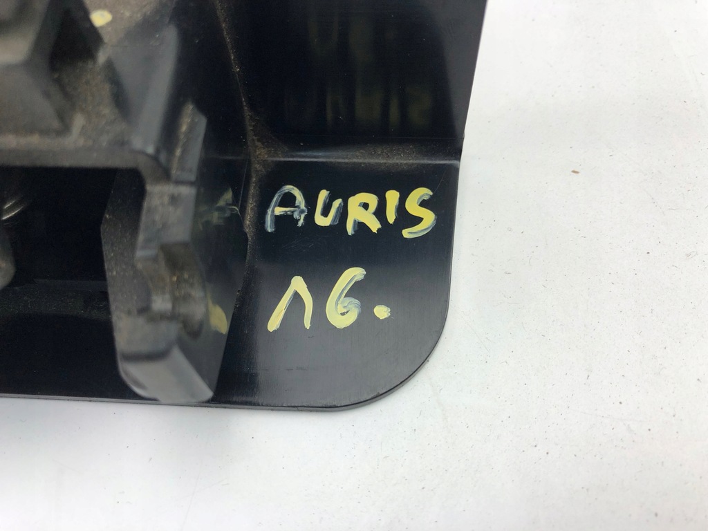 фото №5, Toyota auris ii кнопка крышка заливной топлива