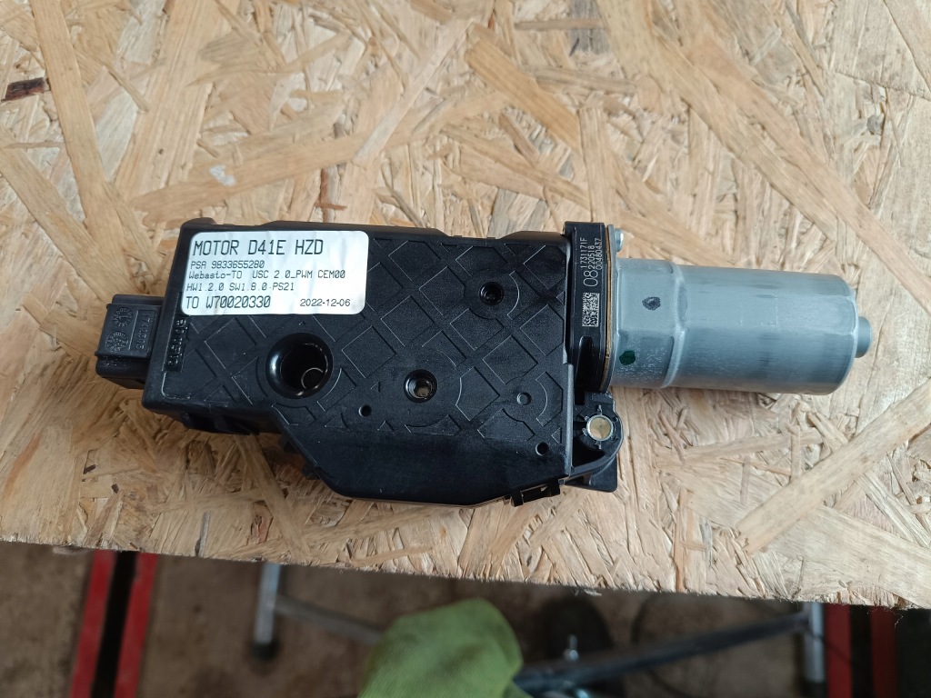 фото №1, Opel astra l vi - моторчик люк