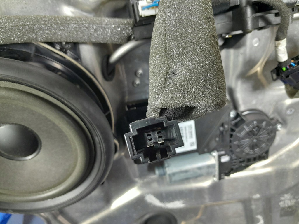 фото №4, Audi a8 d3 lift подъемник стекло задняя левый