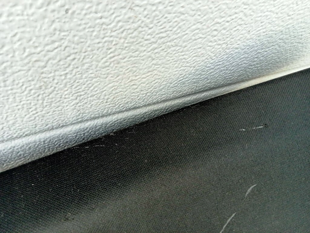 фото №10, Porsche taycan - обшивка захист правого стійка 9j1867234