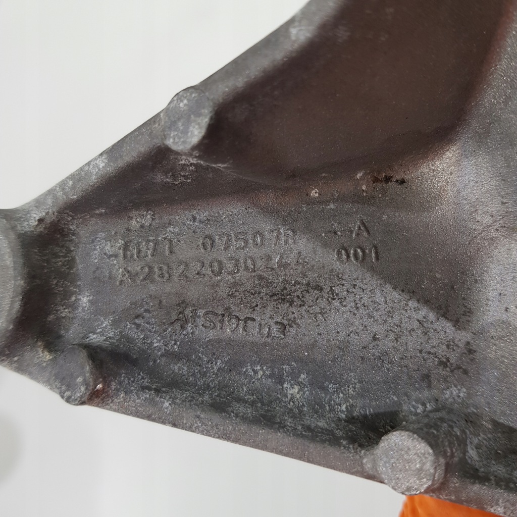 фото №3, Кронштейн генератора clio v 1.0 tce 117107507r