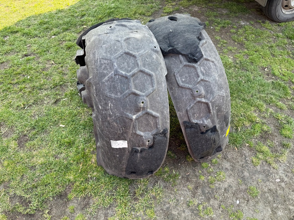 фото №1, Audi q8 підкрилок задня задні праве+ ліва повний