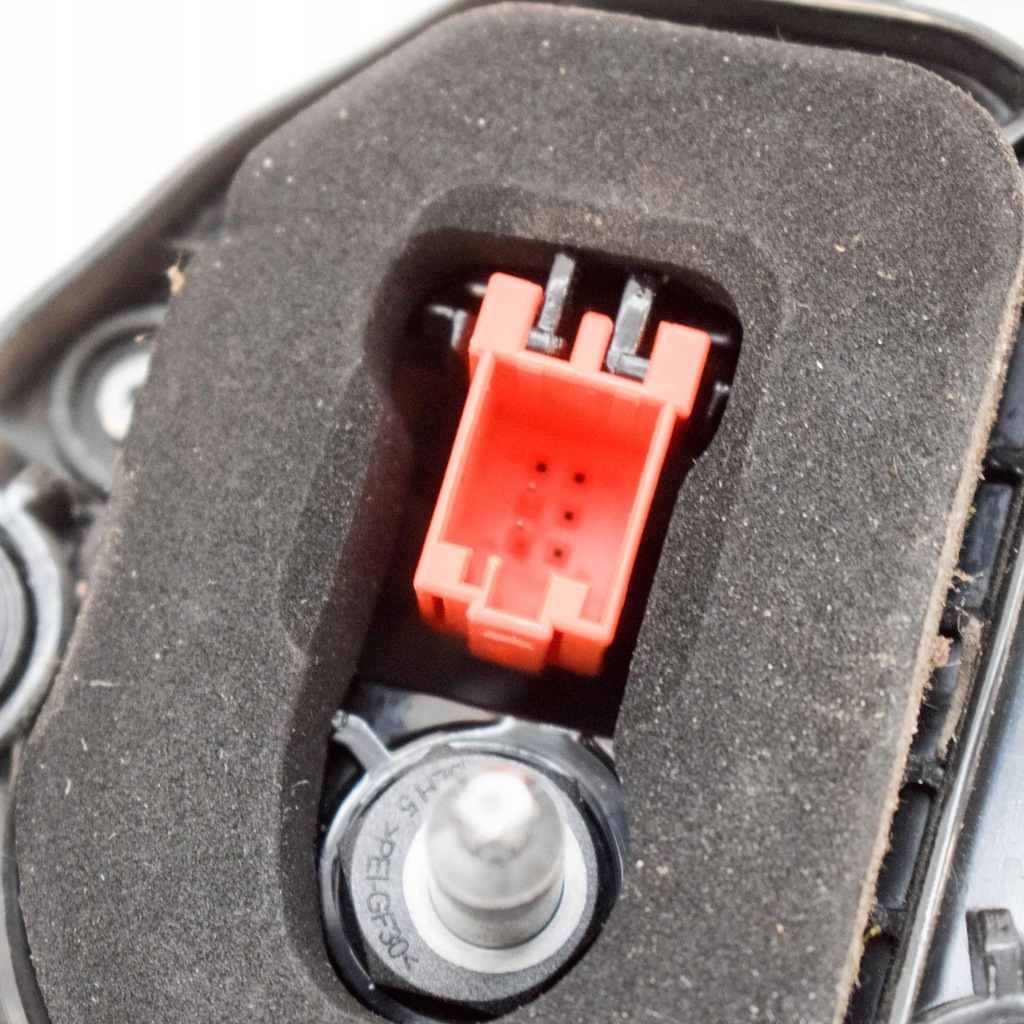 фото №7, Audi a4 s4 b9 8w 2016 левая сторона лампы задний крышки багажника