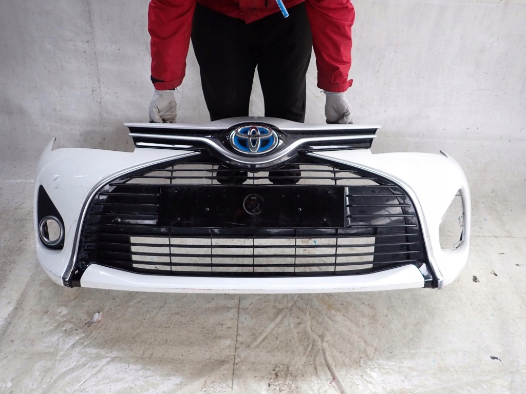 фото №1, Toyota yaris iii lift hybrid 14-17 бампер перед передний