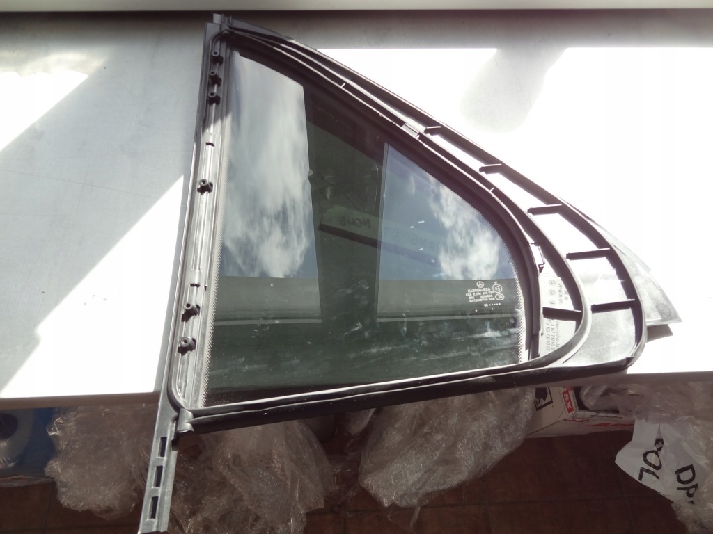 Стекло боковая mercedes gle 167 правый задний  1677304602 с Разборки