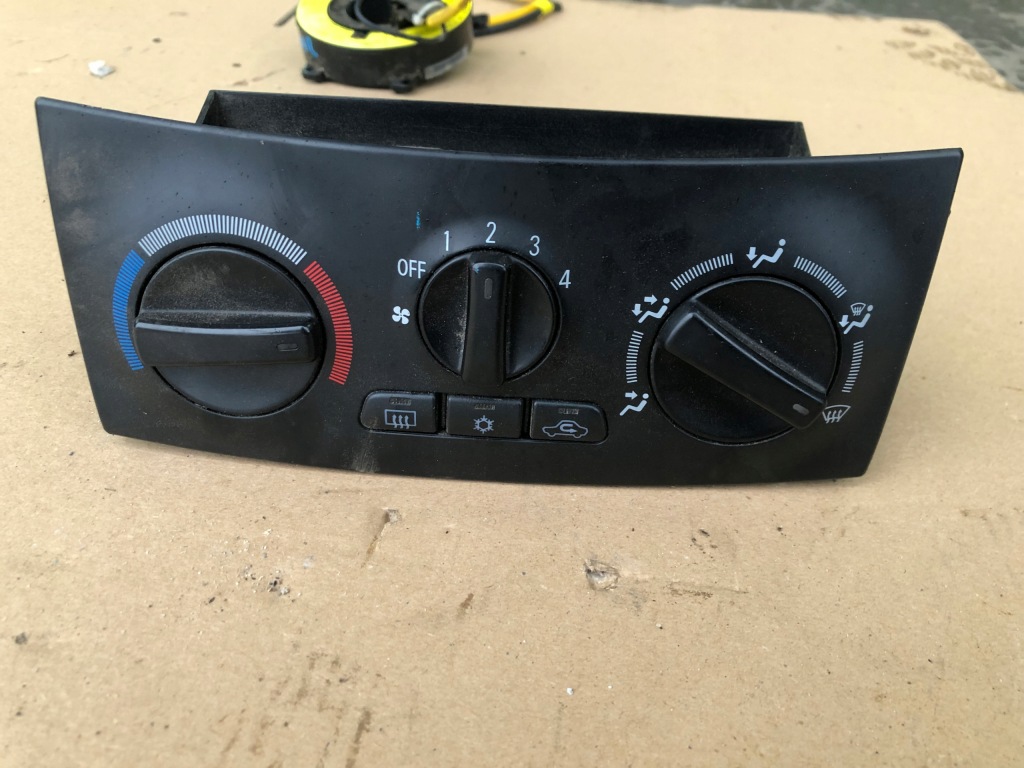 фото №1, Панель кондиціонера обдув mitsubishi space star 2001-2005 mn140637