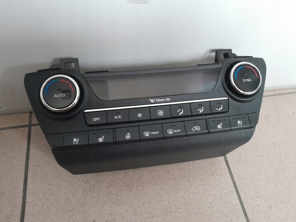 фото №1, Hyundai tucson ii 2015- панель кондиционера climatr