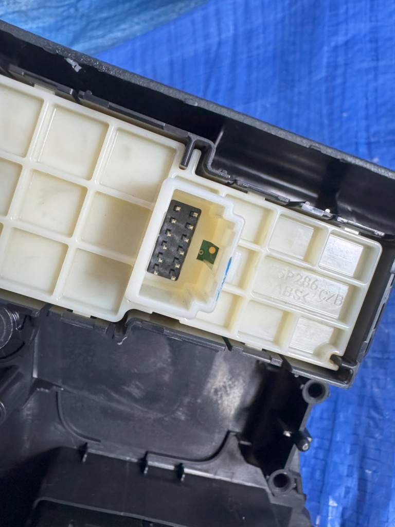 Кронштейн   на напої  toyota yaris iv 1.5 hybrid 58805-0d350 Доставка