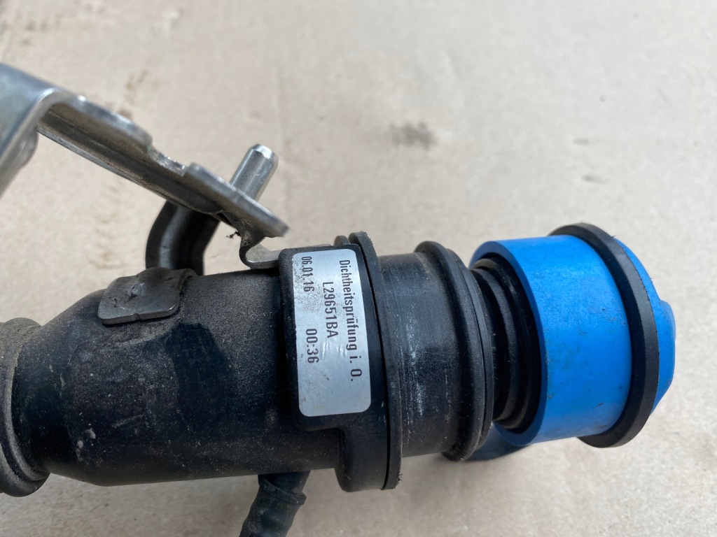 фото №7, Заливная горловина труба adblue a2054700300 mercedes w205 2.2d