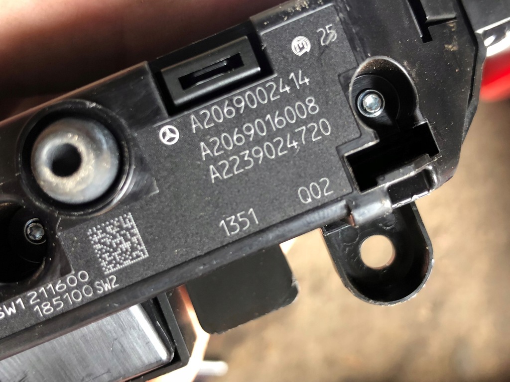 фото №8, Mercedes w206 панель кнопок 2069002414