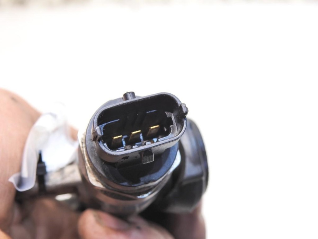 Молдинг упорскування renault latitude 2.0 dci 8200942721 h8200610223 0445214173 Зі Шроту