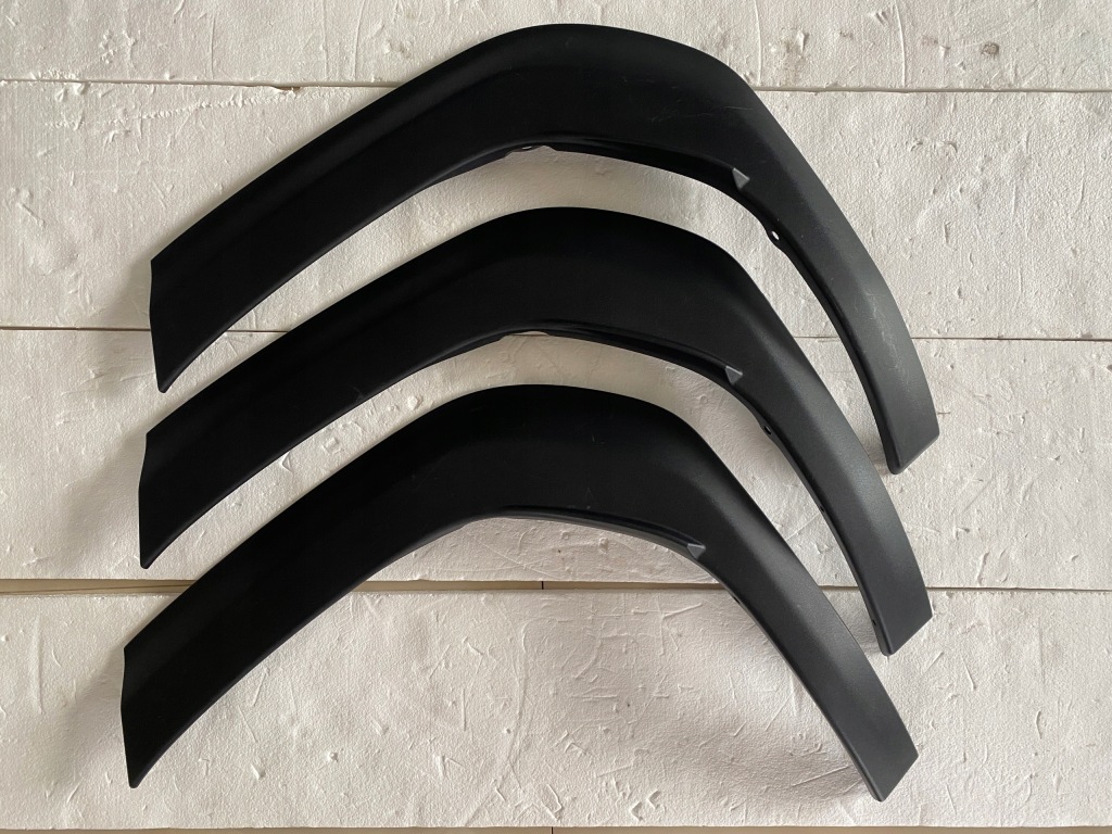 фото №1, Toyota yaris cross 2021 молдинг na крыло задняя левая