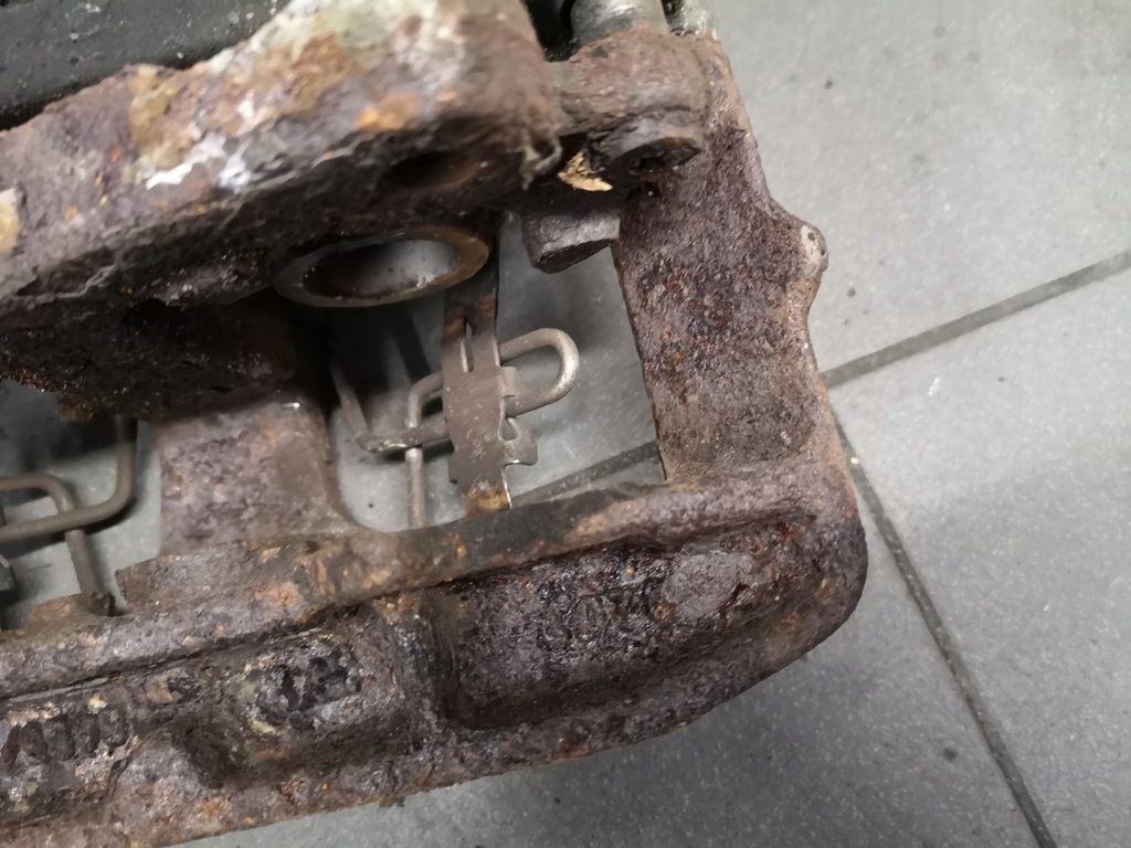фото №10, Суппорт тормозной левый перед audi a8 d2 4.2 lift