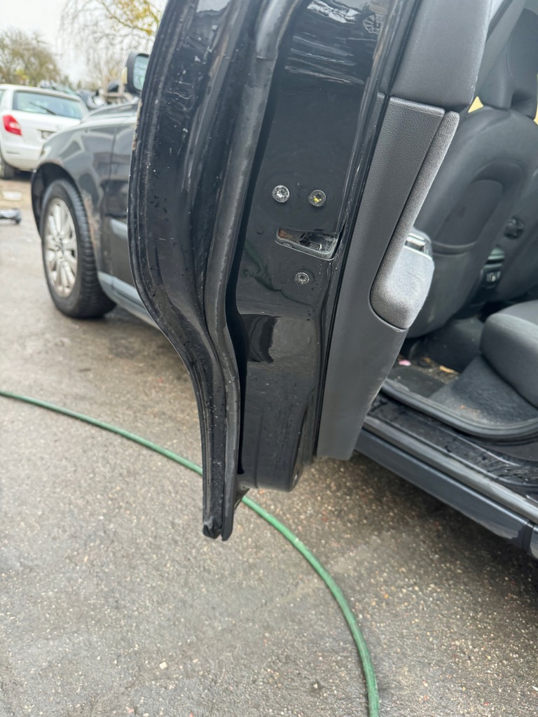 фото №11, Volvo v50 дверь левый задняя левая задние 452