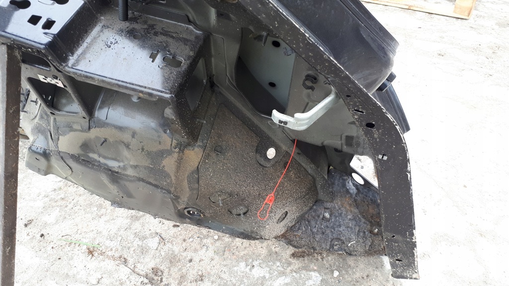 фото №12, Q5 8r чверть крила правий задня обшивка lz7l