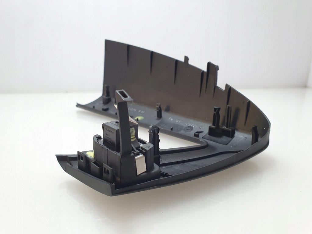 фото №10, Audi a5 8t защита переключатель замка центрального левый перед 8t1962107a