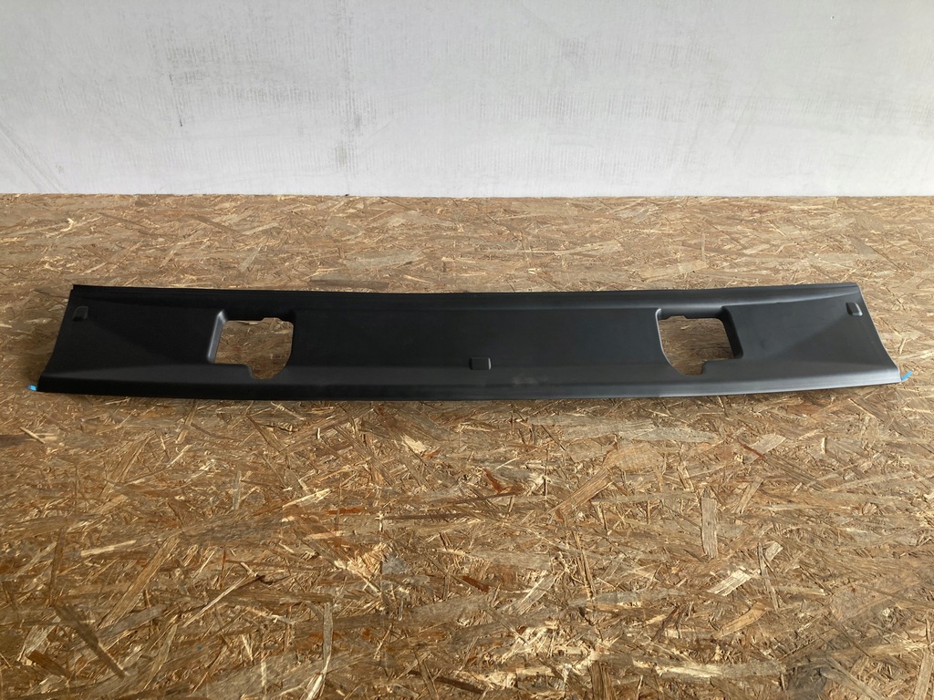 фото №1, Audi a7 c8 4k8827222 пластик поперечина задня