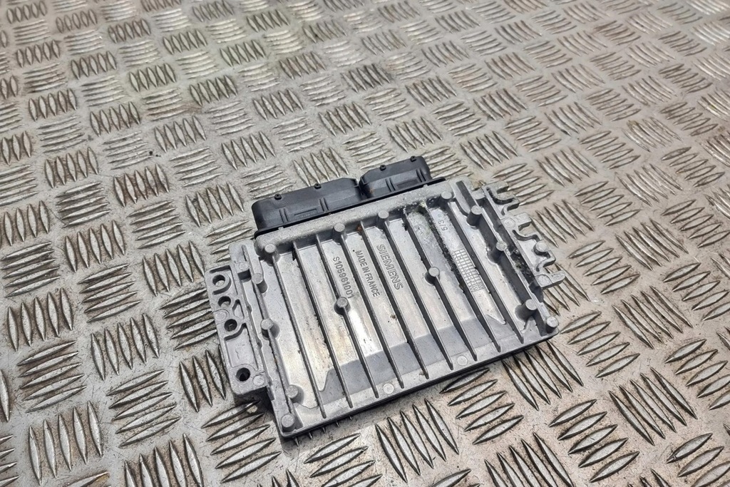 фото №1, Бортовий комп'ютер двигуна ecu mini cooper r50, r53 s118012001l 1.6l бензиновий 2003