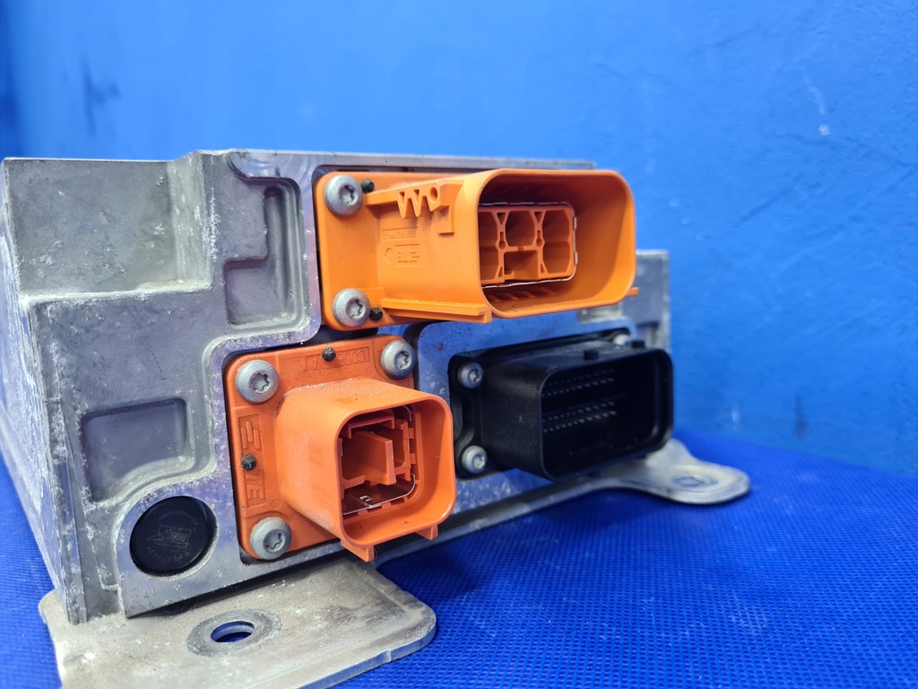 фото №8, Audi e-tron 50 зарядное устройство бортовая модуль напряжения аккумулятор 5qe915684j