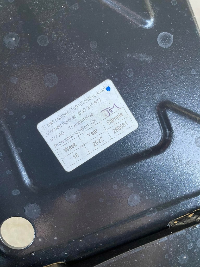 фото №7, Vw golf 8 кронштейн бака 5q0201677 5q0201674