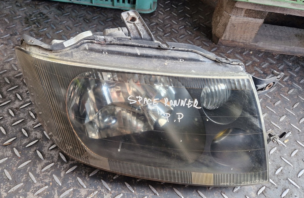 фото №1, Лампа правий перед space runner ii