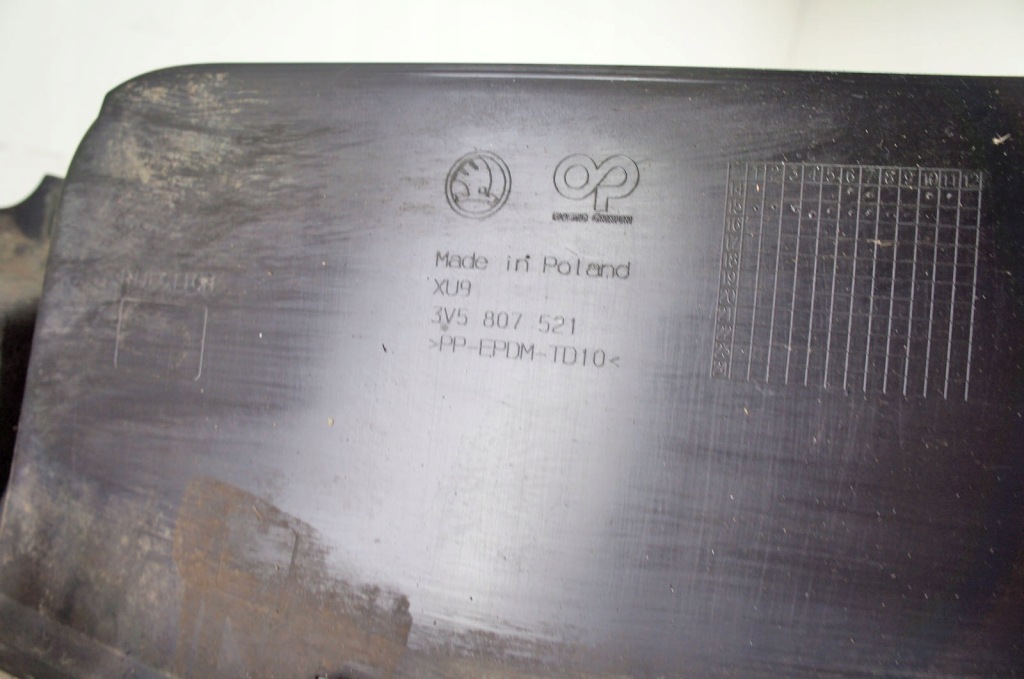 Td186 skoda superb iii накладка бампера задняя 3v5807521 kombi Недорого