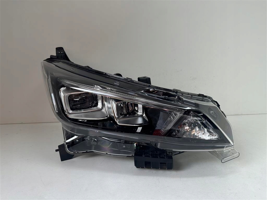 фото №1, Nissan leaf 2 ii ze1 18r+. правая лампа перед full led eur.