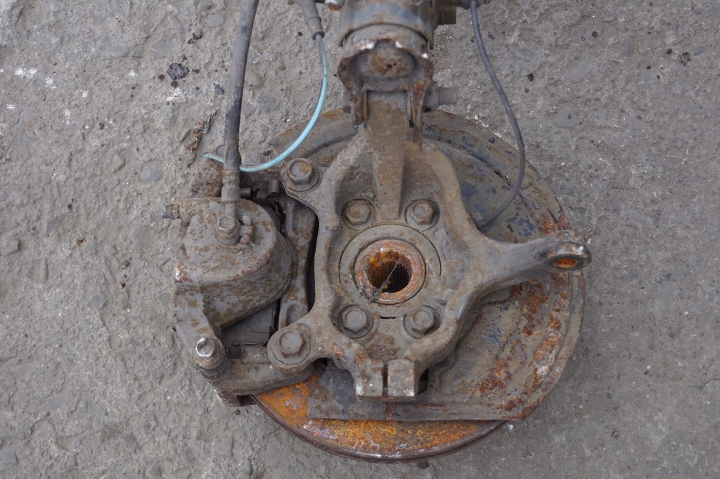 фото №9, Поворотный кулак амортизатор правый перед nissan juke f15 1.5 dci