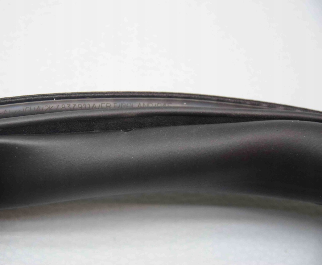 фото №8, Прокладка передних левых дверь vw caddy v sbb, sbj 2k7837911a 2.0l