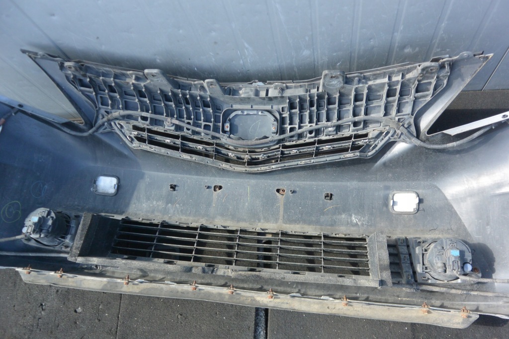 Бампер перед передний 1f7 toyota prius plus + комплект 11-15r комплект Недорого
