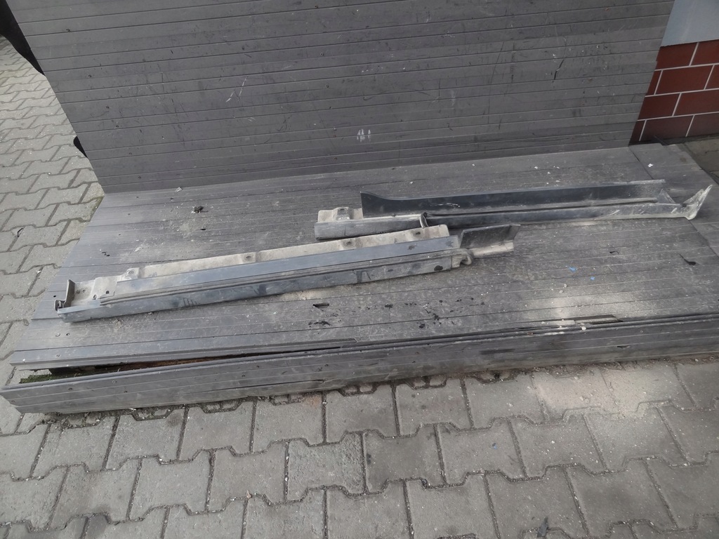 фото №1, Ford tourneo connect 2017 молдинг порог порог правая комплект оригинал