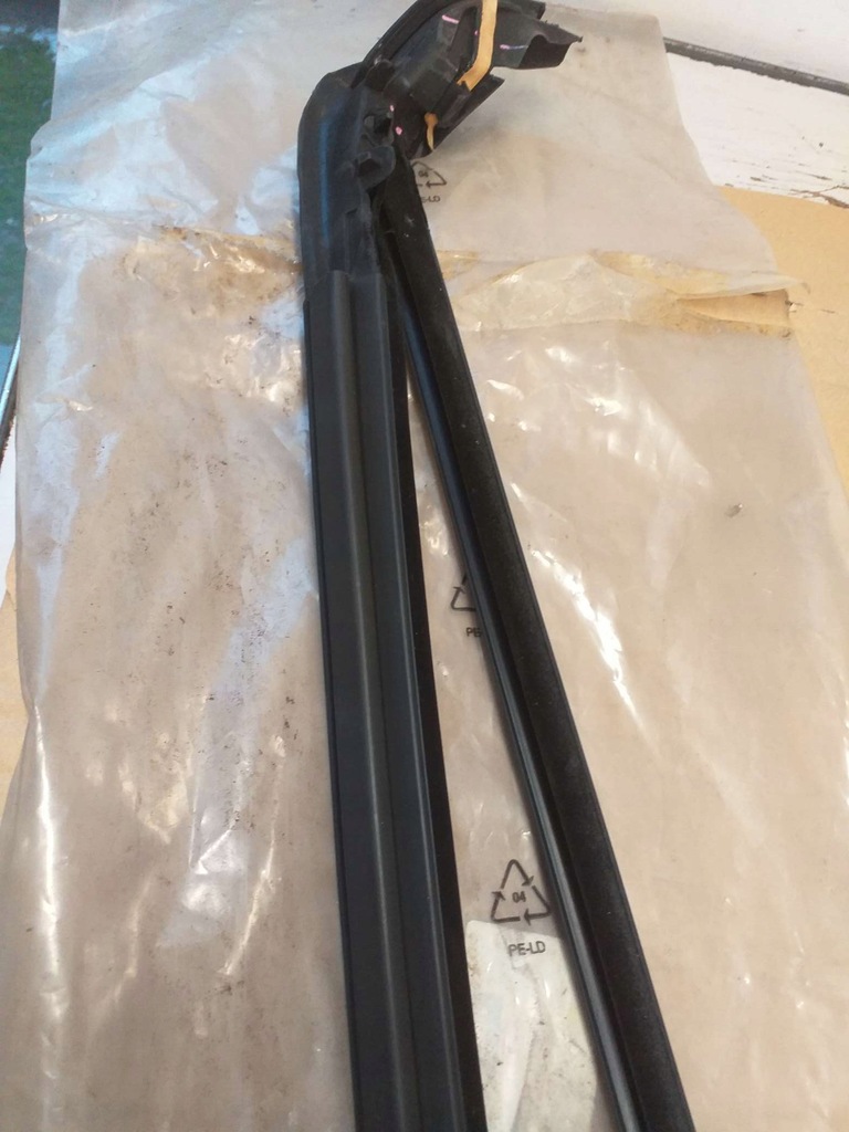 фото №6, Renault оригінальний номер 8200099374 прокладка скло renault megane ii cc правий задня